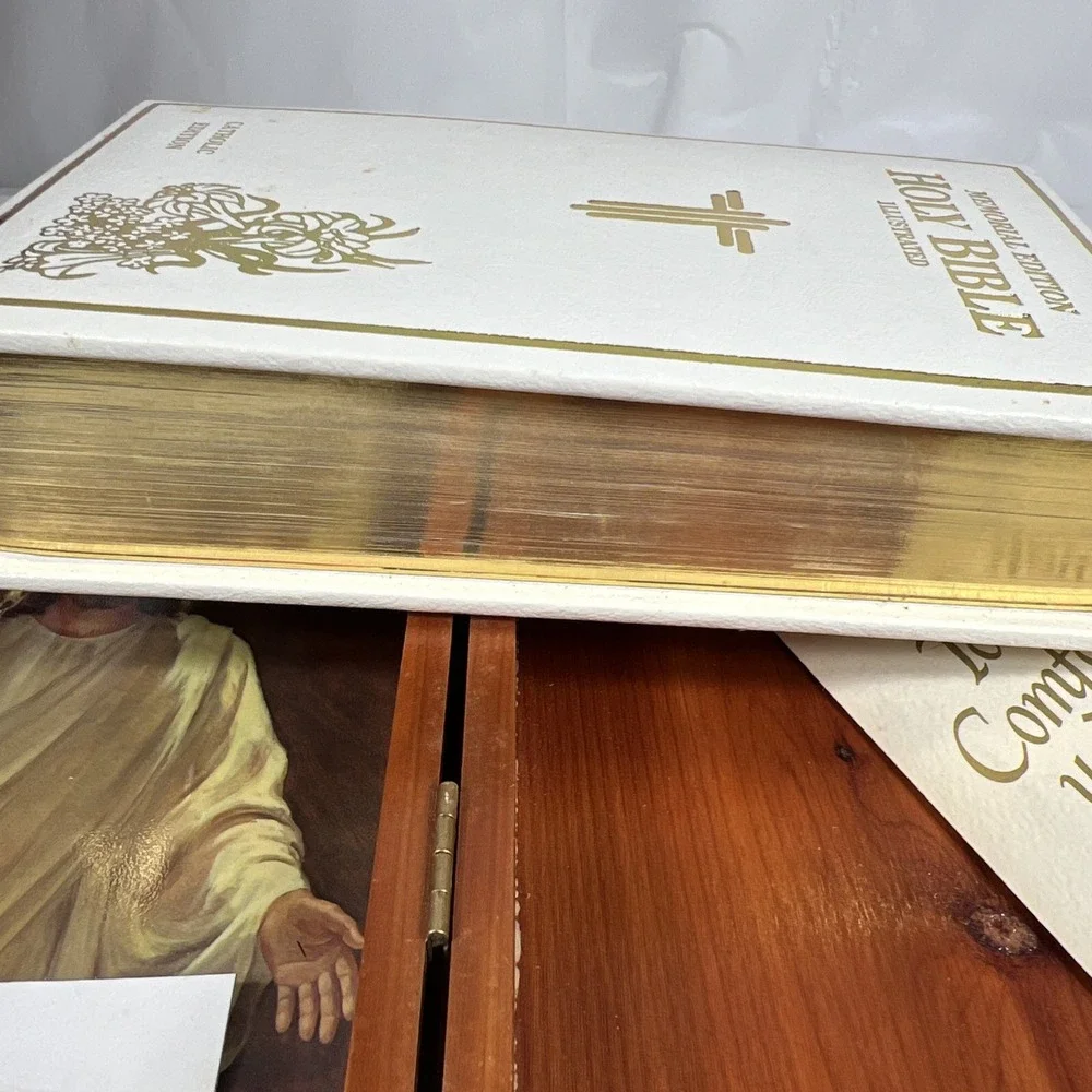 Holy‎ Bible Memorial Edition in Wooden Cedar Box Gift